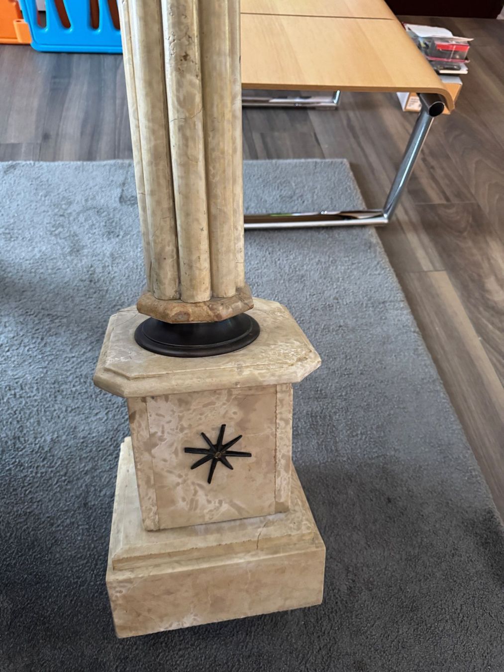 Sonstige Dekorationen & Accessoires: Marmorsäule / Pflanzenständer, Höhe 108cm ANTIK – Gebraucht aus Horgen von Auction-Kings 5