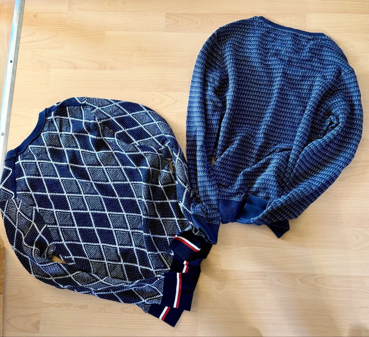 Tommy Hilfiger Maglioni & Felpe: 2 Pullover blau gemustert Strick gebraucht – Usato da Fribourg venduto da Fmia