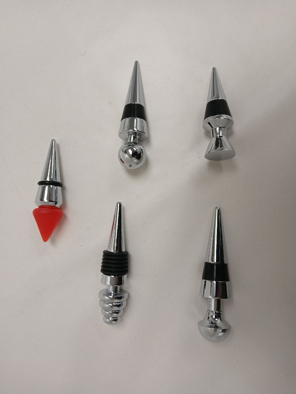 Apribottiglie & Tappi per chiusura: wine stoppers CHF 3 each - can send after Jan 5 – Nuovo e nell'imballaggio originale da Dübendorf venduto da rol_fm6d