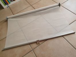 Fensterrollo gross, weiss Einzugautomatik