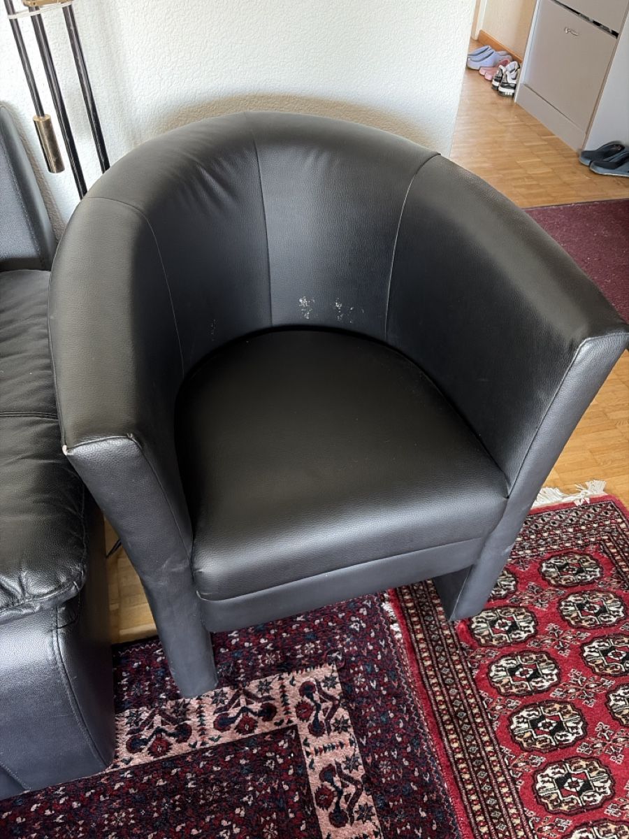 Sofas: Schwarzes Sofa – Gebraucht aus Ittigen von tij_dvs7 1