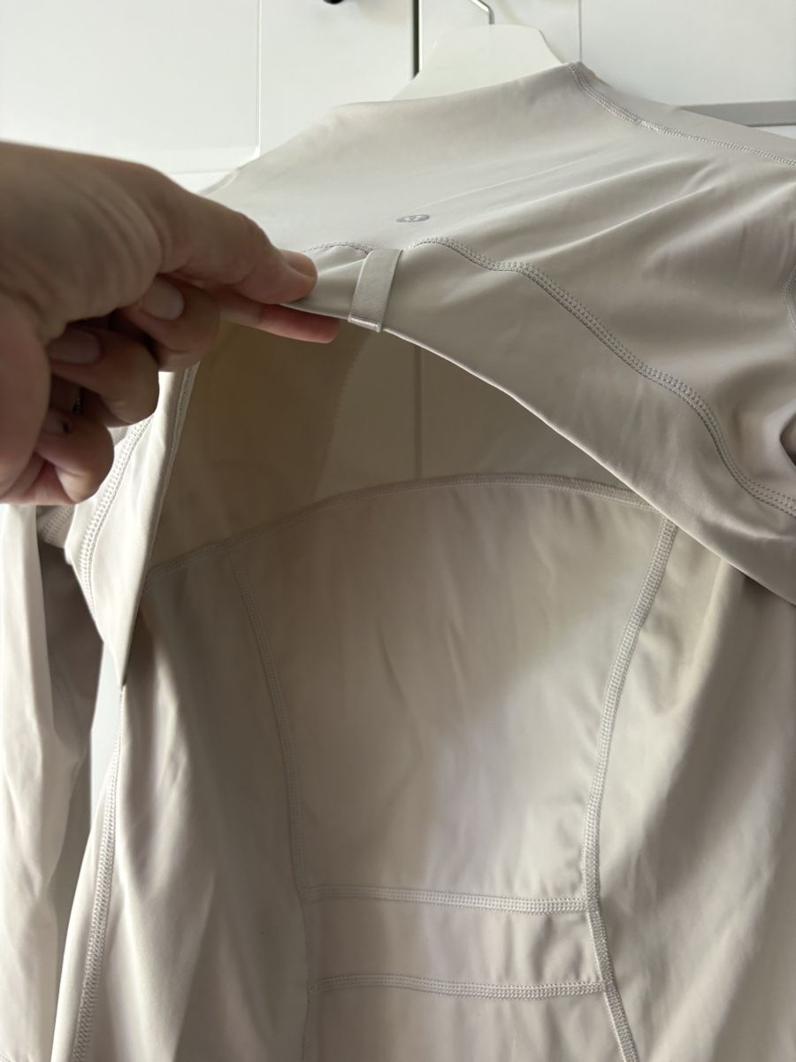 Lululemon Lotti di vestiti: Lululemon jacket and leggings off-white – Usato da Nyon venduto da My_wardrobe 8