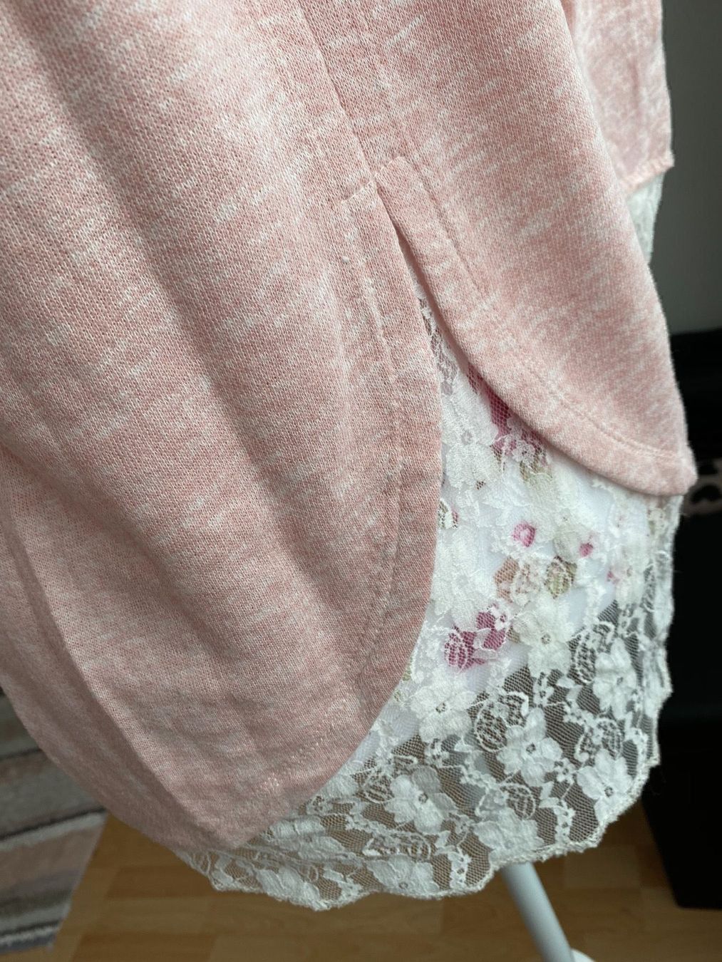 Pulls & Sweat-shirts: Sweatshirt mit Spitze rosa Gr S – D'occasion à Schönenberg ZH par Pfupfli1 3