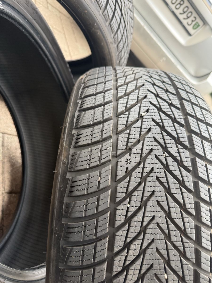Pneus & Kompletträder: Reifen 245/40R19 98H Winter – Gebraucht aus Lüchingen von san_xqw7 1