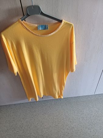 T-shirt jaune