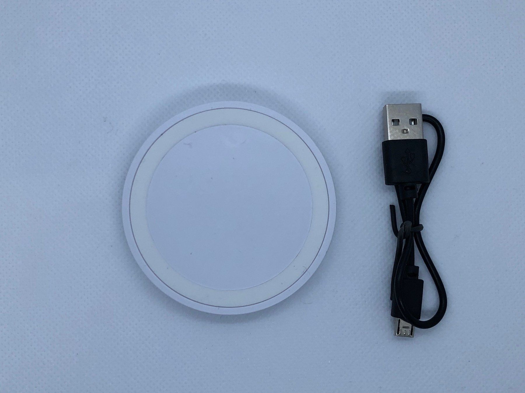 Caricabatterie: Wireless Charging Pad weiss für Smartphone – Nuovo (secondo la descrizione) da Toffen venduto da Azzi1 1