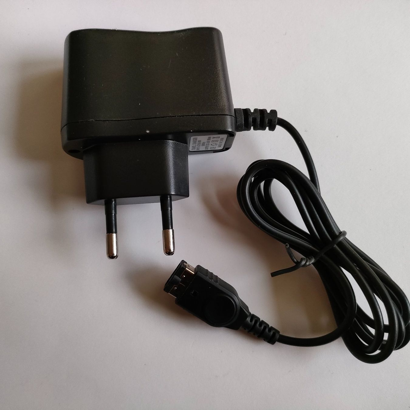 Adattatori & Cavi: Nintendo DS & GBA SP Ladekabel / Netzteil / Ladegerät – Nuovo (secondo la descrizione) da Zürich venduto da Mephisto87 1