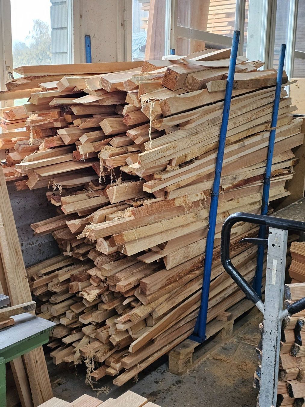 Articoli in legno: Abschnitte Holz zum Heizen oder Basteln, sofort verfügbar – Usato da Sulgen venduto da E_Dreier 2