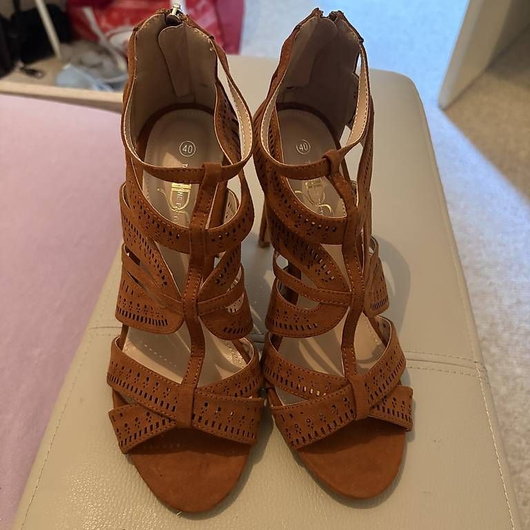 Scarpe da donna: High Heels/ Damenschuhe Sandalen – Usato da Winterthur venduto da fat_x5t2