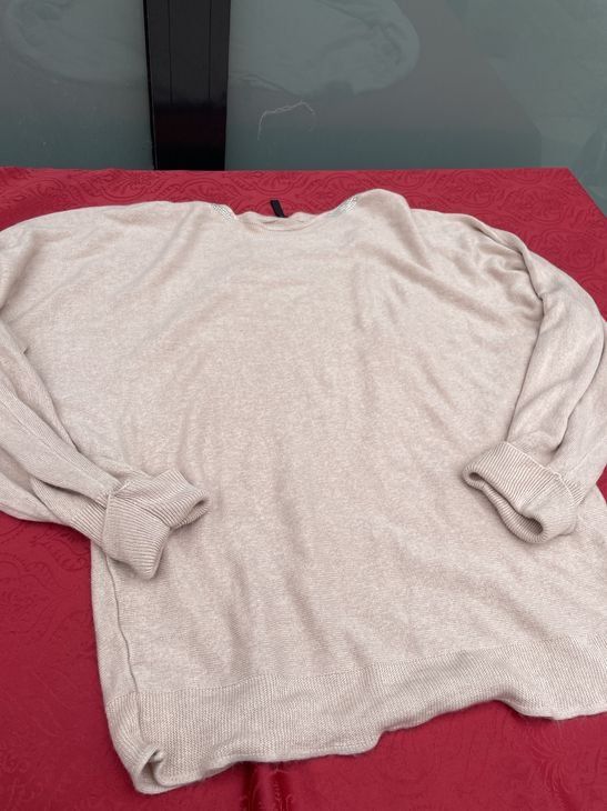 Pullover & Sweatshirts: Damen Pullover Beige mit Glitzer am Kragen M – Gebraucht aus Bergdietikon von antovale
