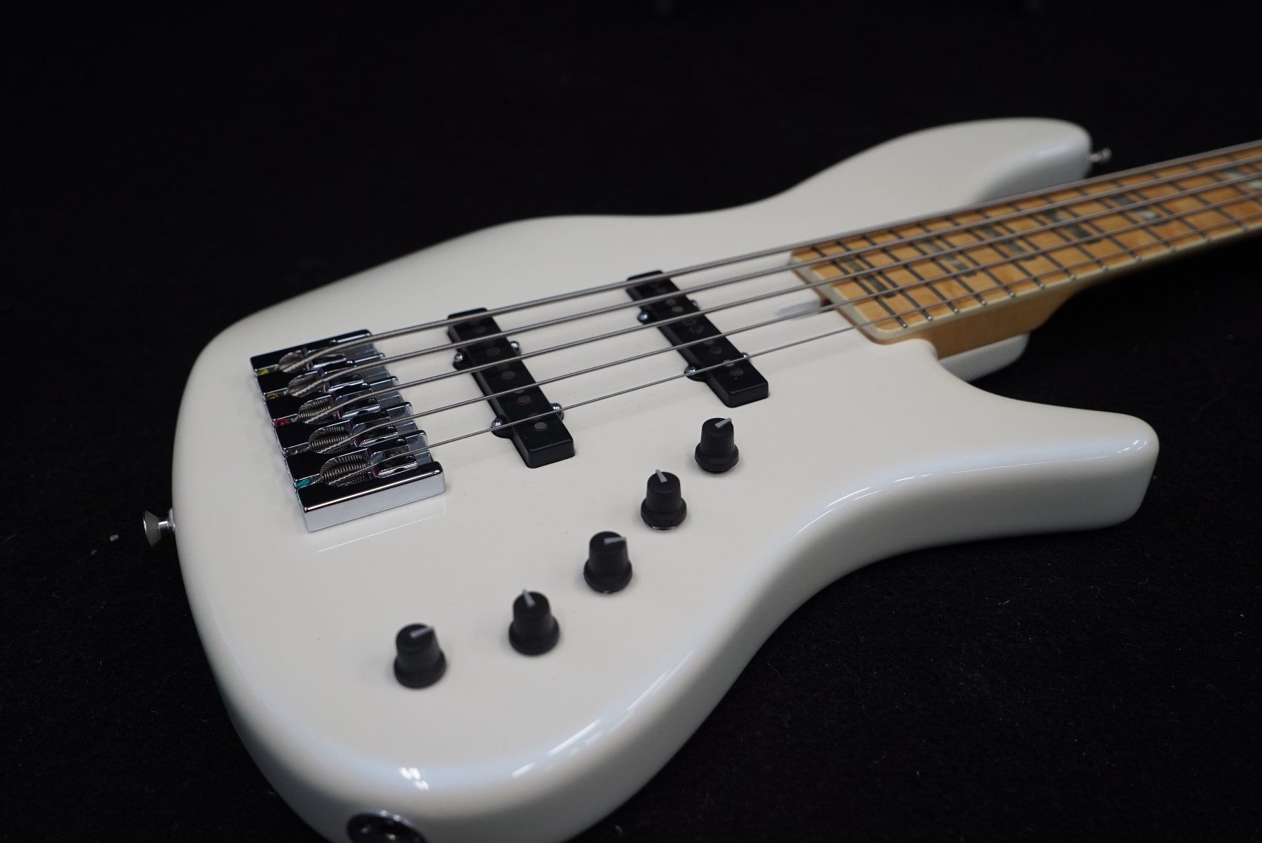 Musikinstrumente: Tino Tedesco 5 String Custom  jazz Bass White mit Bag – Gebraucht aus Ortschwaben von Musictrade 2