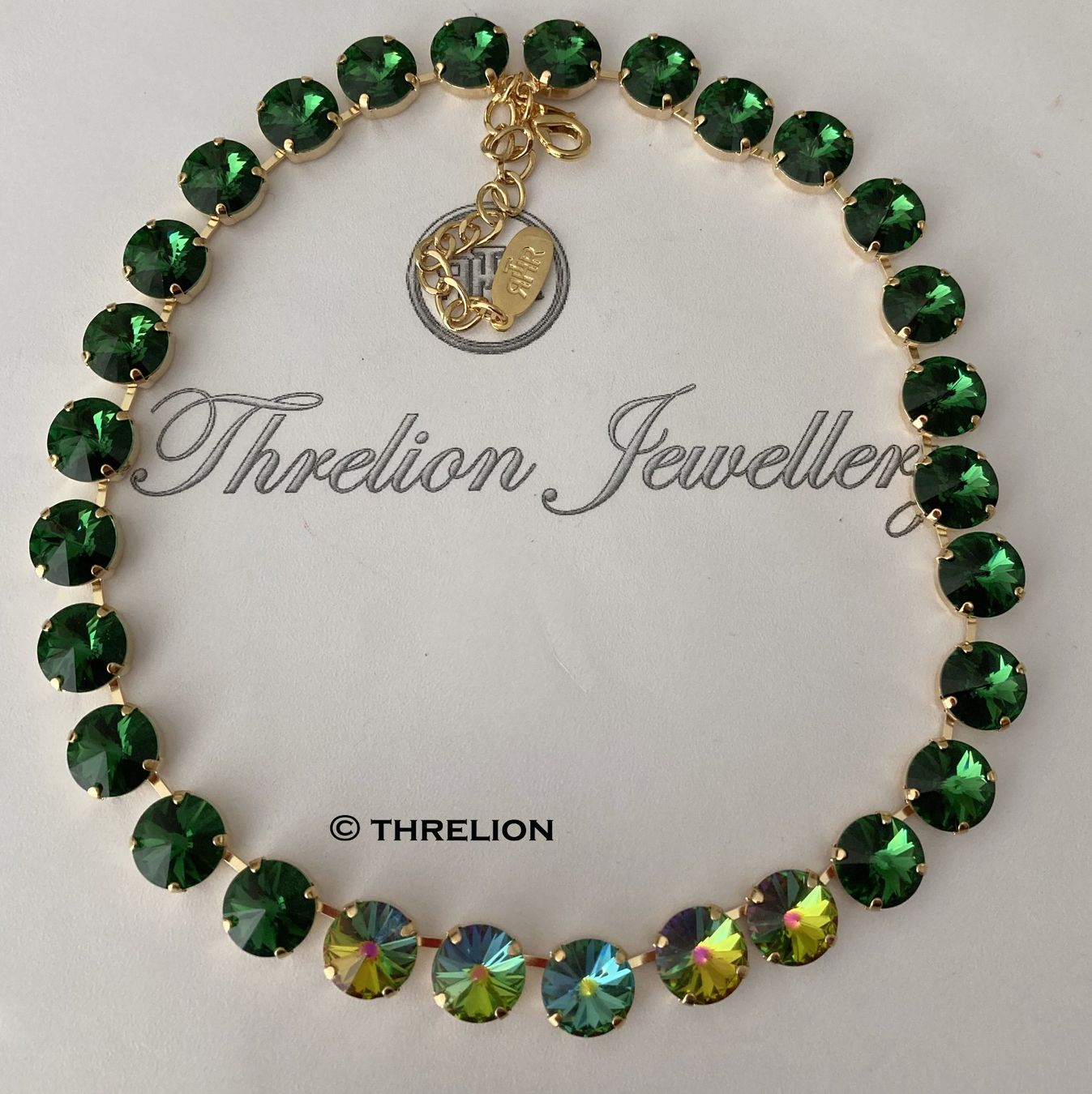 Catenine: Threlion Halskette mit Vitrail Medium Kristallen – Nuovo e nell'imballaggio originale da Riehen venduto da Threlion