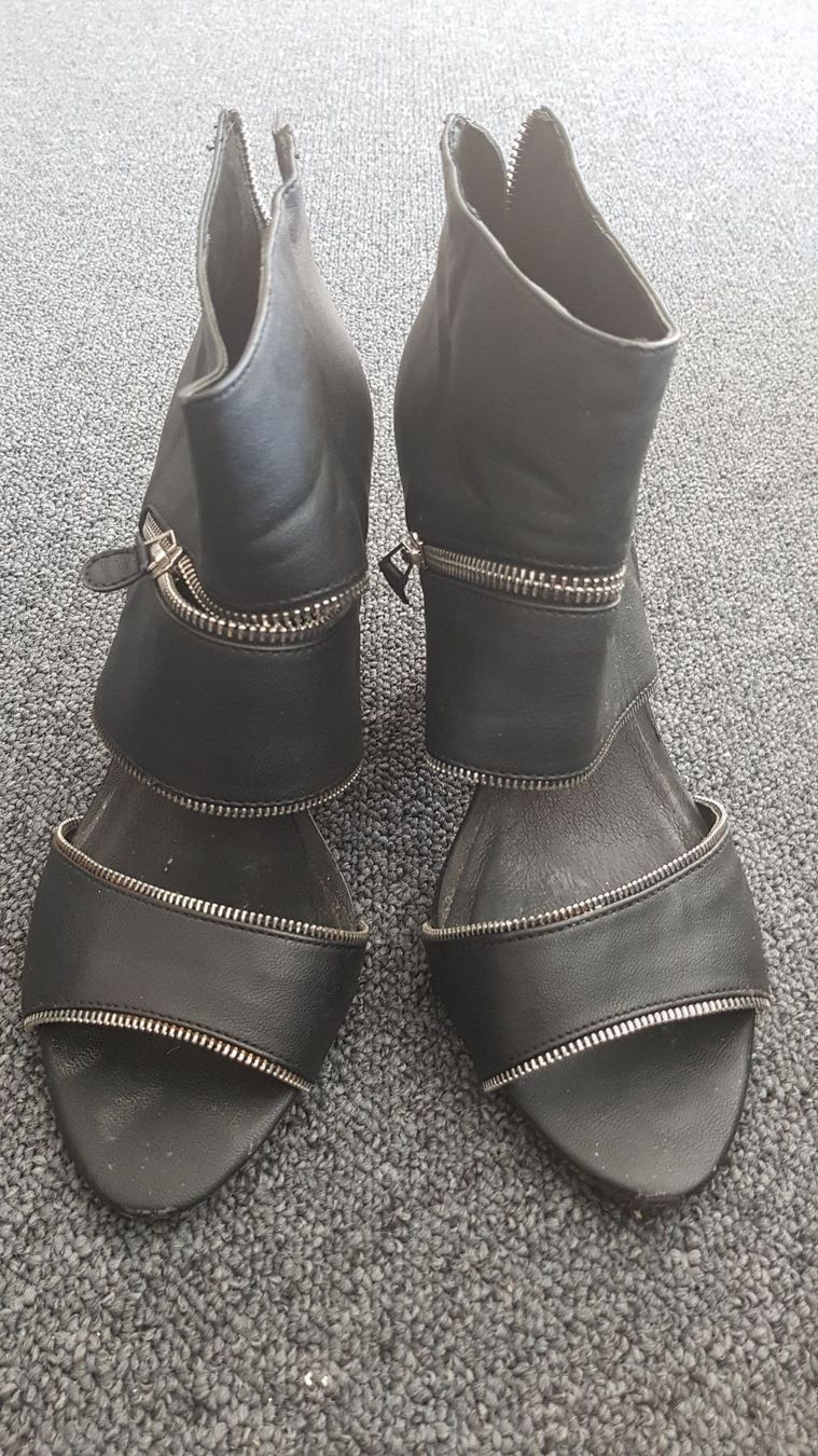 Scarpe da donna: Sandalen / Schuhe von Berska – Usato da Schöfflisdorf venduto da CrRG21