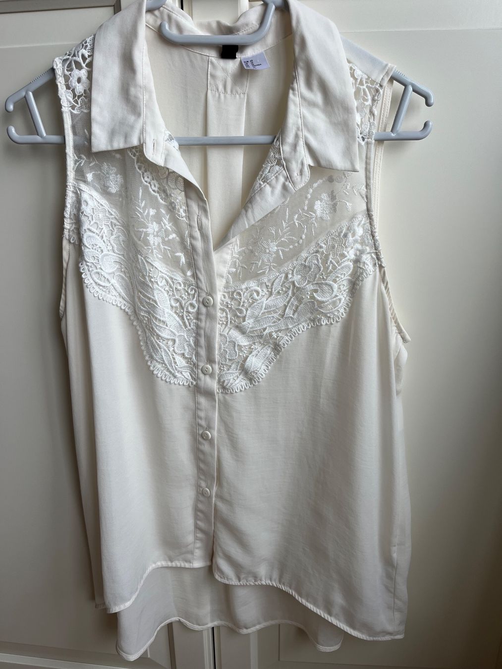 H&M Camicette: schöne weisse Bluse mit Spitze – Nuovo (secondo la descrizione) da Oetwil an der limmat venduto da Sual
