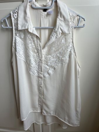 schöne weisse Bluse mit Spitze