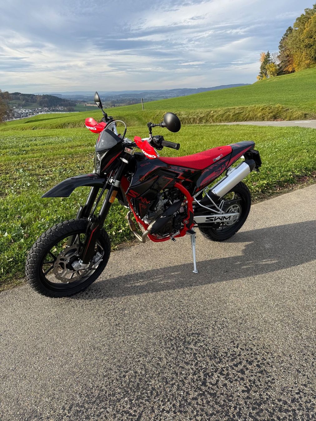 SWM Tutti i ricambio per moto: Motorradsattel SWM SM 125R – Usato da Balterswil venduto da aimie2004 1