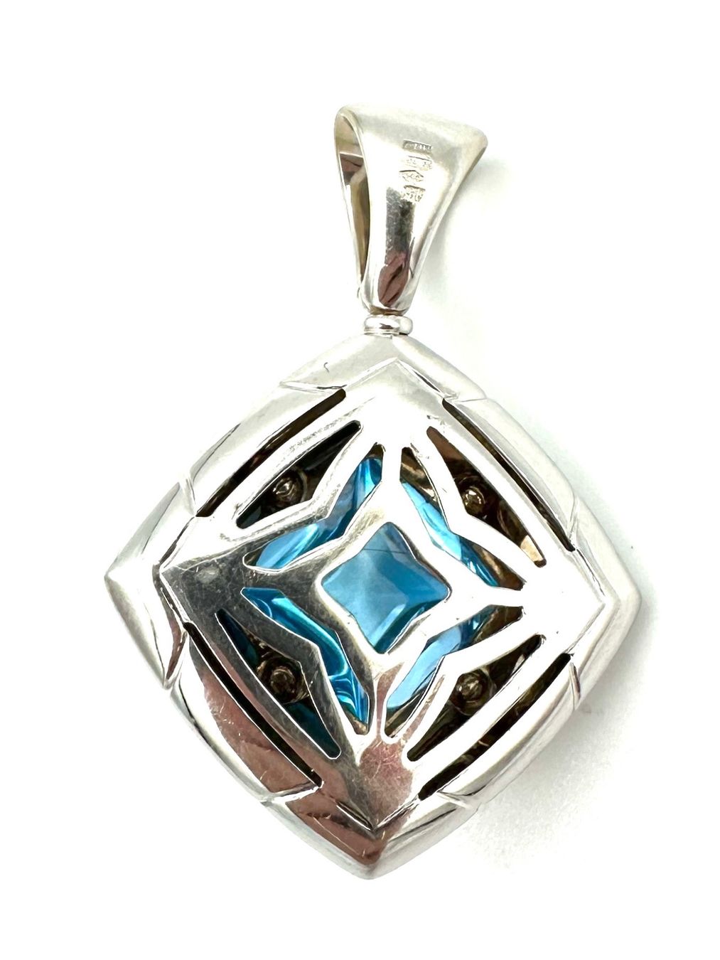 Bulgari Ciondoli: BVLGARI. Collection "Pyramide", pendentif or 18K et topaze – Usato da Renens VD venduto da Diademe.sarl 5