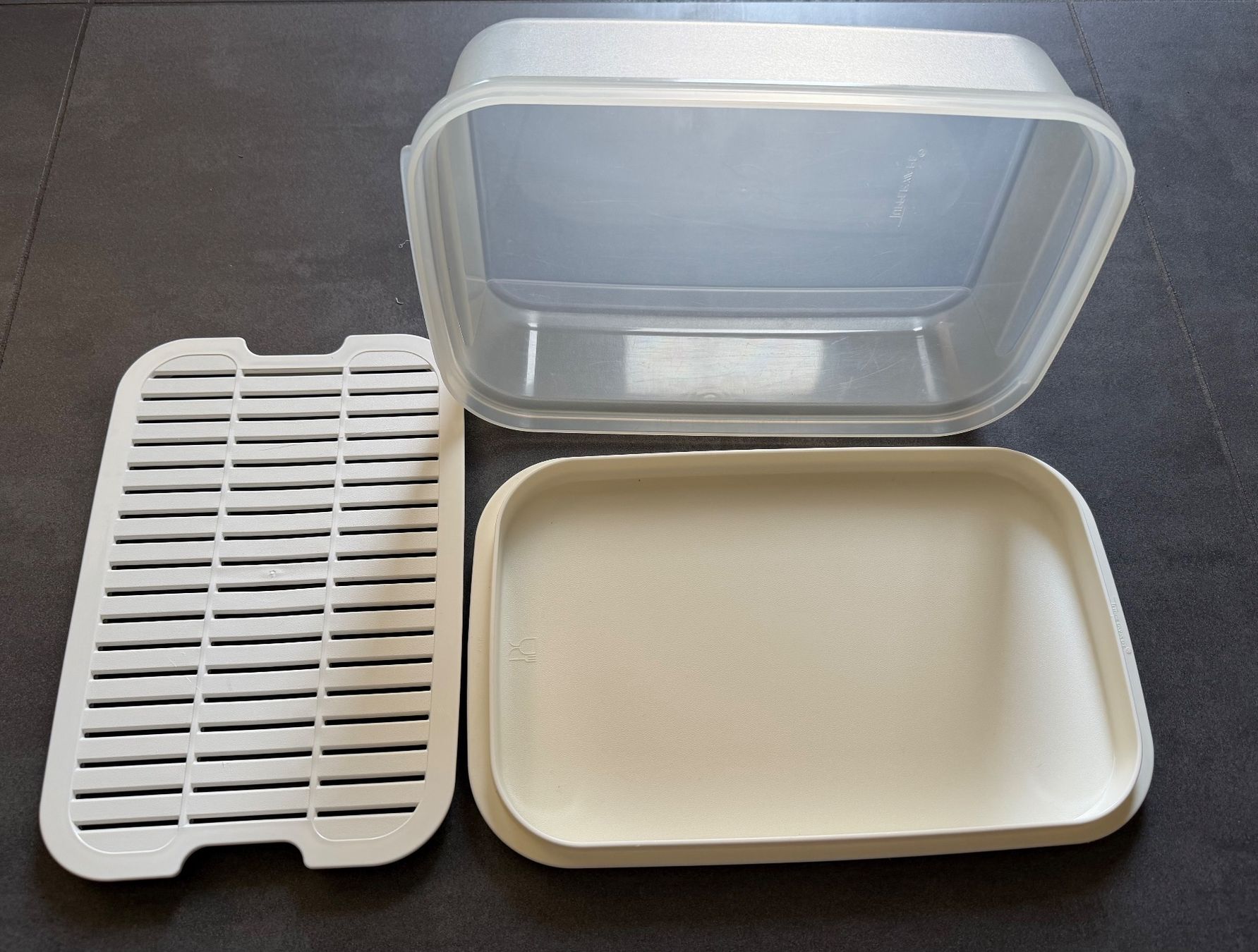 Tupperware Behälter & Ähnliches: Tupperware Käsebox 28,5x18,5x9 cm – Gebraucht aus Niederhasli von Erwied 2