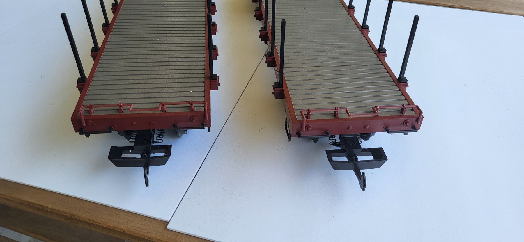 Liliput Trains électriques: 2 Flachwagen mit Rungen – D'occasion à Muttenz par Treno21 4