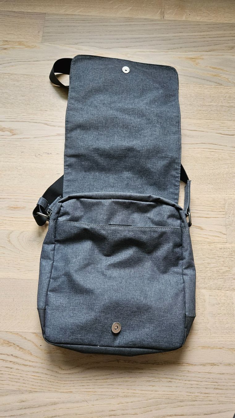 Borse: Umhängetasche in grau mit Tabletfach von Camel Active – Nuovo (secondo la descrizione) da Pfäffikon ZH venduto da Calemor 2