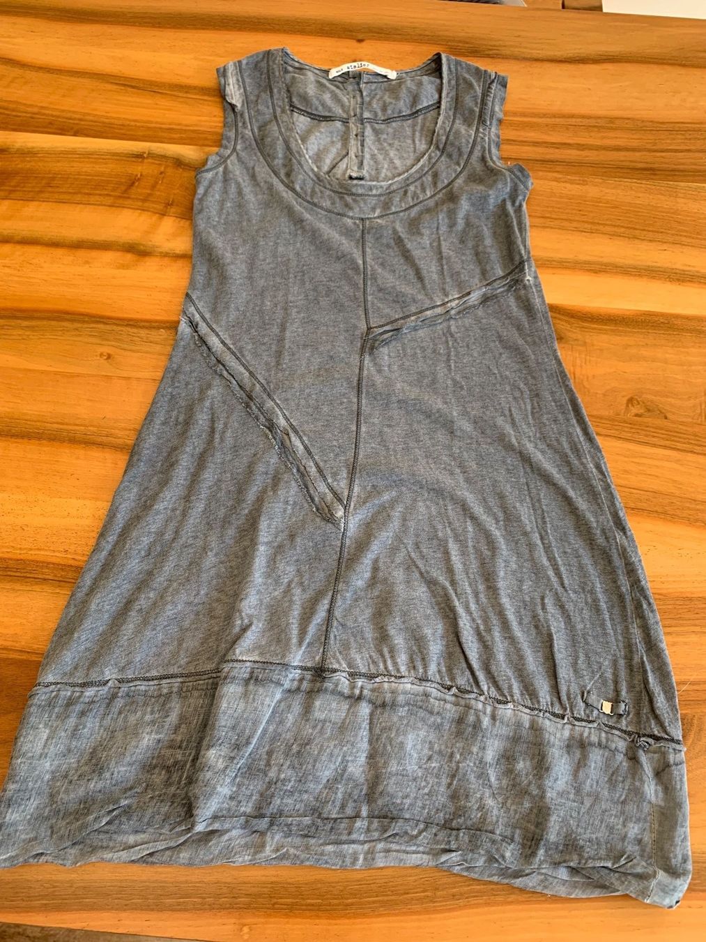 Nile Vestiti: NILE ATELIER herziges Kleid grau Gr. XS – Usato da Meiringen venduto da snahhanssnah