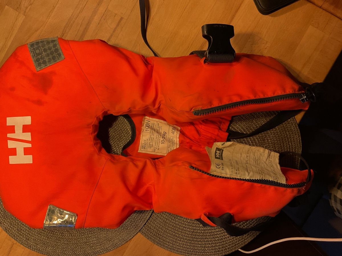 Helly Hansen Giubbotti di salvataggio: Schwimmweste Helly Hansen 10-25kg – Usato da Walenstadt venduto da seb_hc8d 1