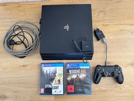 Sony PlayStation 4 Konsole mit Controller und zwei Games