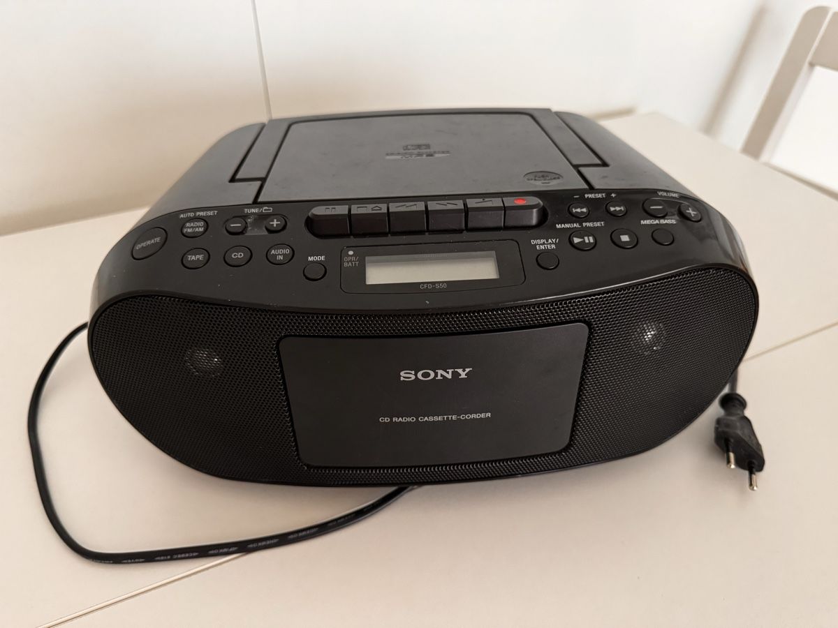 Sony Radios: SONY CD Radio Kasetten Recorder – D'occasion à Sevelen par tracy95 2