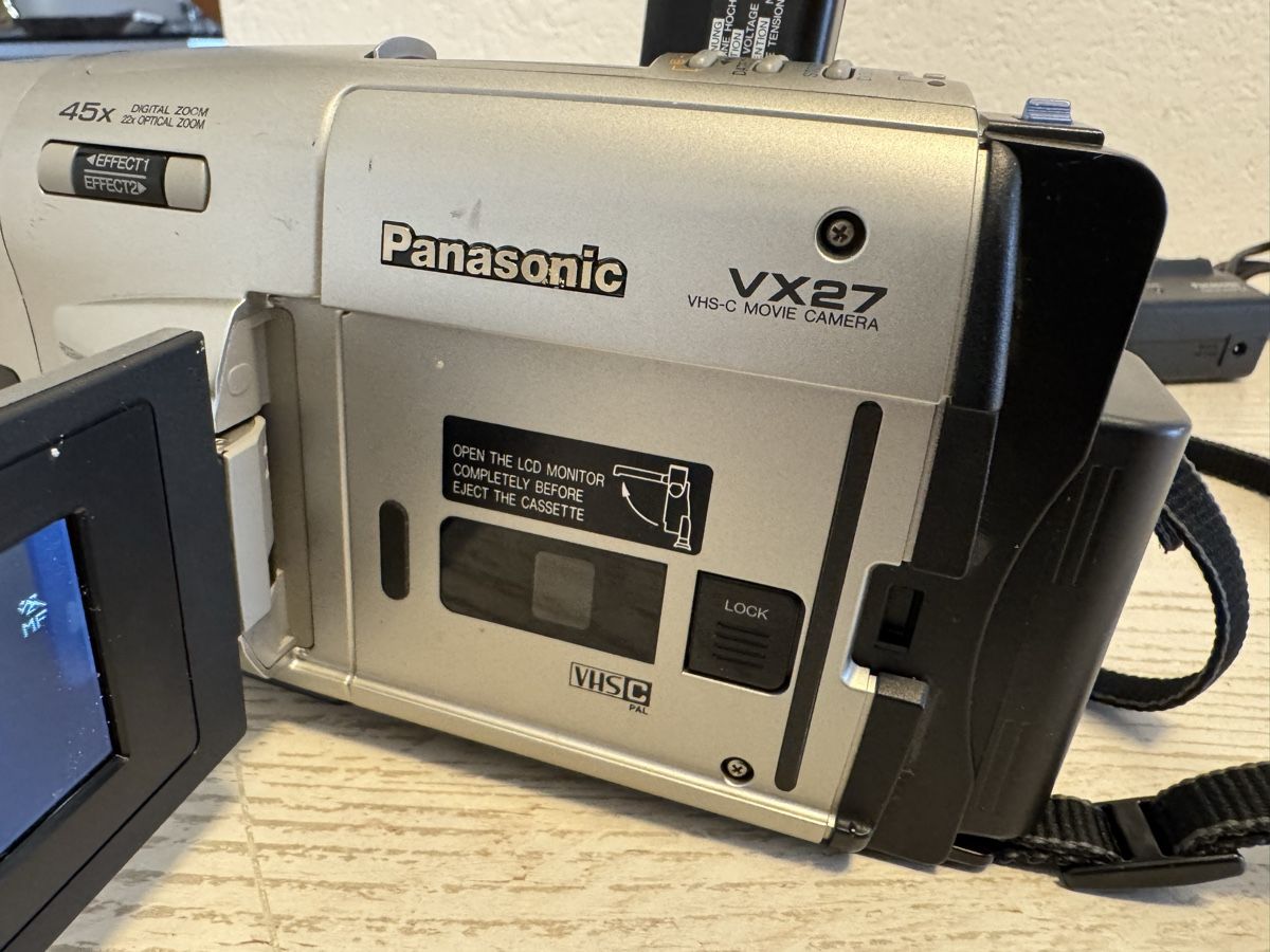 Panasonic Videocamere: Panasonic VX27 VHS-C MOVIE CAMERA – Usato da Zunzgen venduto da milesdavis76 3