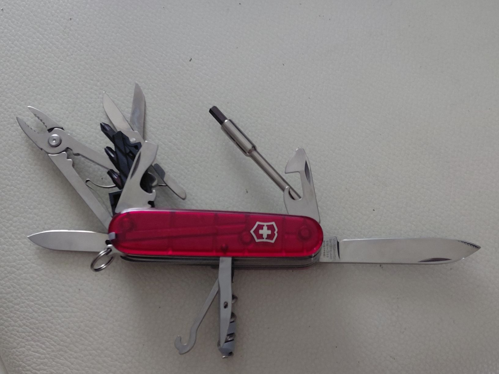 Victorinox Taschenmesser: Victorinox CyberTool M Ruby Top Zustand – Neu (gemäss Beschreibung) aus Belp von mar_76s8