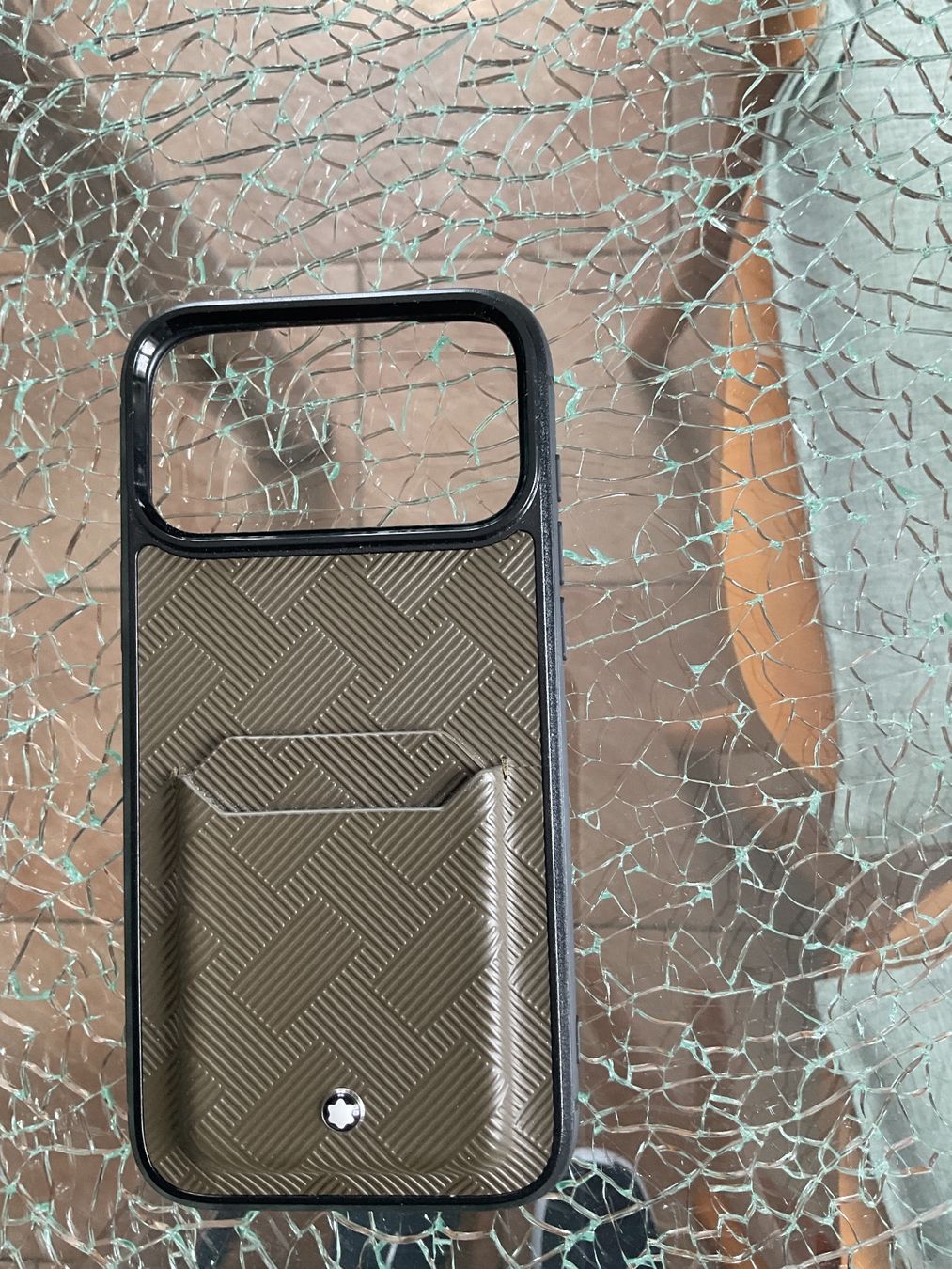 Apple Cover & Protezioni schermo: iPhone 17 Pro Max Hülle von Montblanc – Usato da Oberembrach venduto da BulldoggBen9 2