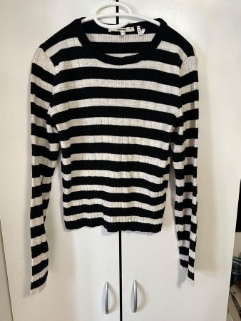 Schwarz-weiss gestreiftes Shirt (M)
