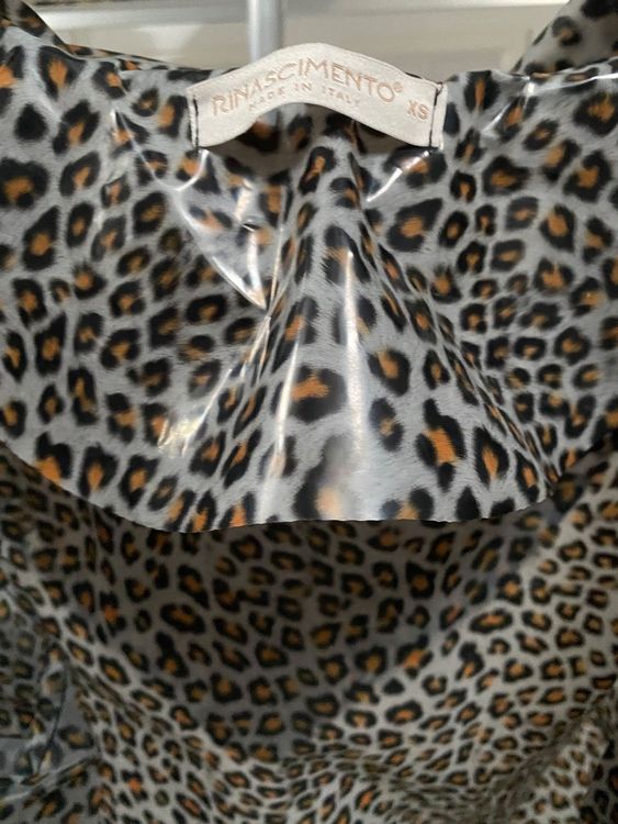 regenmantel-im-leopardenlook-kaufen-auf-ricardo