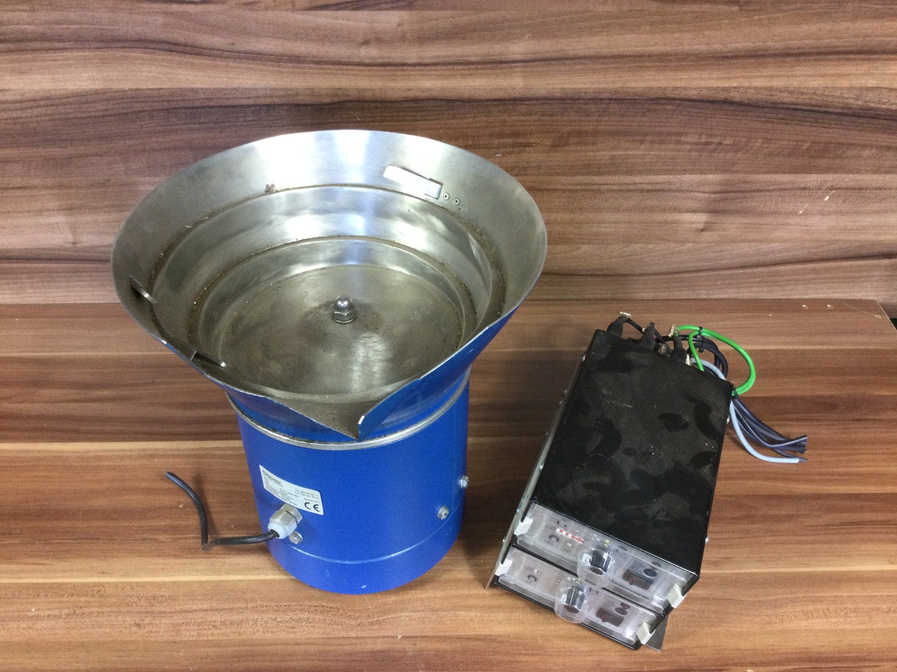Tutti gli attrezzi: Gebrauchter Vibrationswendelförderer Schwingfördertopf – Usato da Wangen SZ venduto da kuriosum12 5