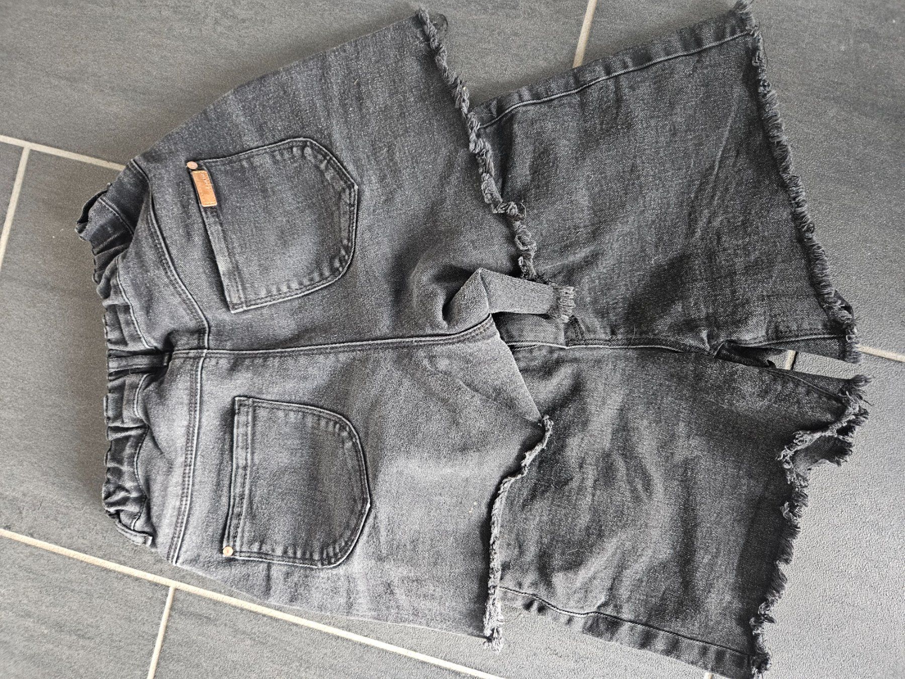 Pantaloni: Mädchen Shorts – Usato da Walperswil venduto da Jacquelaeng 1