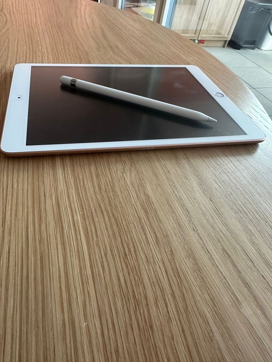 Apple Tablet PC: iPad 8 Gen avec stylo connecté – Gebraucht aus Bulle von cem_v6qz 2