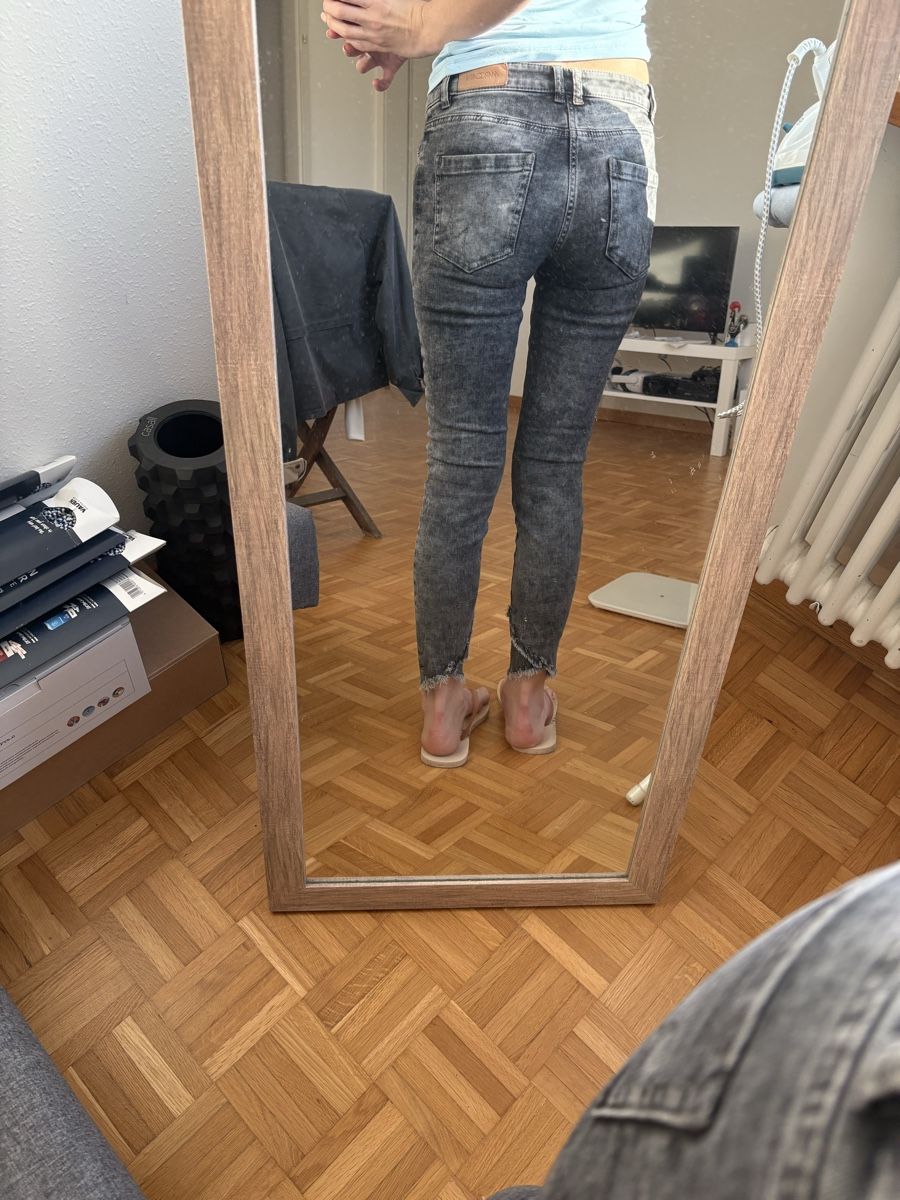 Marc Cain Jeans: Marccain Stylish Grey Skinny Jeans – Gebraucht aus Winterthur von kar_5kzx 3