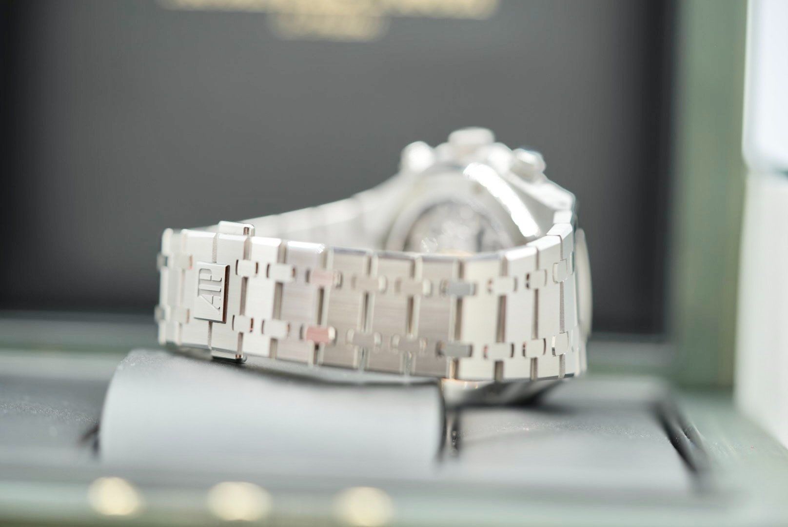 Audemars Piguet Orologi: Audemars Piguet Royal Oak Chronograph Ref. 26240 – Usato da Lugano venduto da Superstudiolugano 7