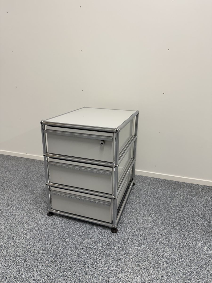 USM Eléments de bureau: USM Haller Korpus Lichtgrau Q2 – D'occasion à Balsthal par Designhaus.Schmitt 1