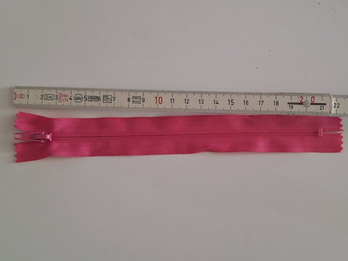 Stoffe: Reisverschluss 20cm Pink – Gebraucht aus Wetzikon ZH von NaWetzi