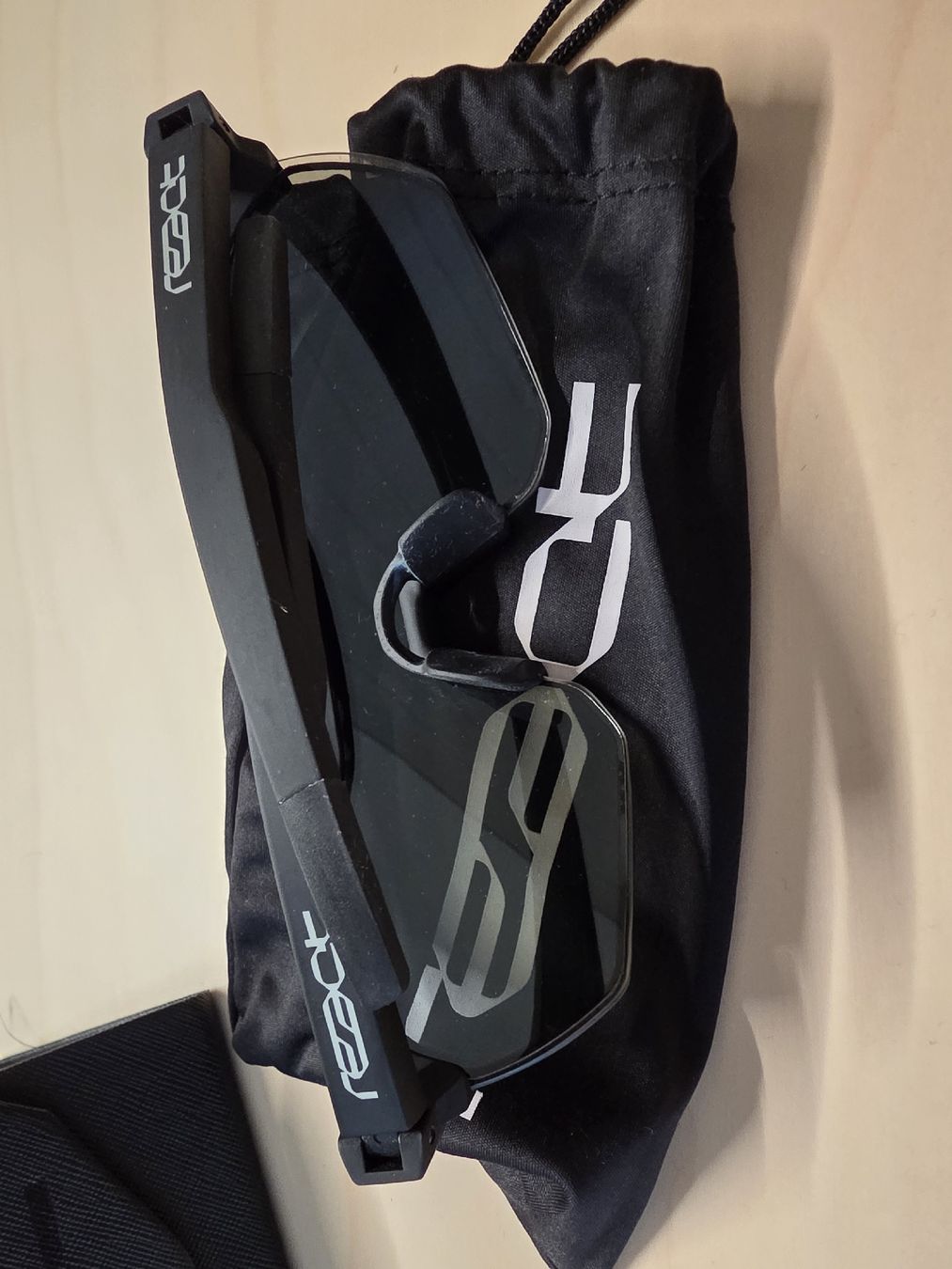 Lunettes & Verres: React Sonnenbrille Schwarz – D'occasion à Bäretswil par xxflockixx 2