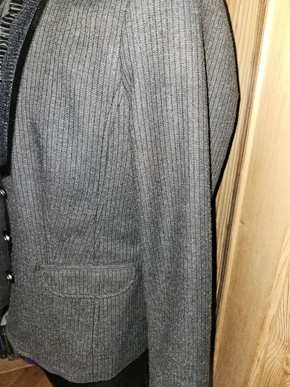 Jacken: Eleganter Damenblazer mit Rüschen, Grösse 40 – Gebraucht aus Rheineck von Eulalia40 3