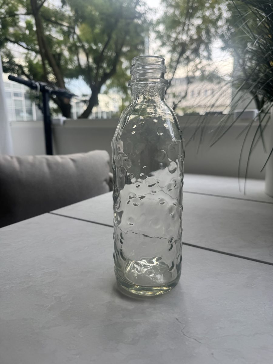 Autres vaisselles & verres: Sodabär Glasflasche transparent strukturiert  – D'occasion à zürich par Bailey17 1