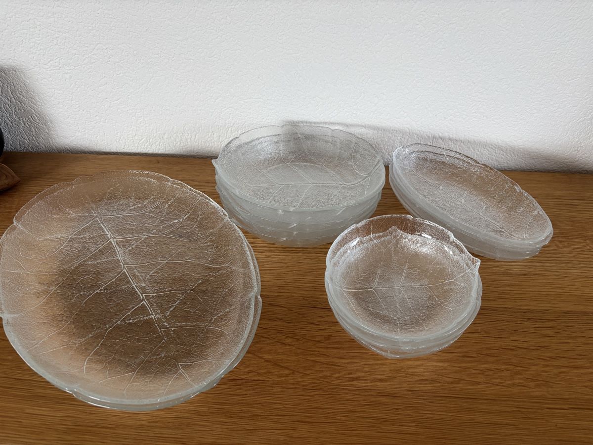 Set di piatti: Geschirrset – Usato da Zürich venduto da Naniiin