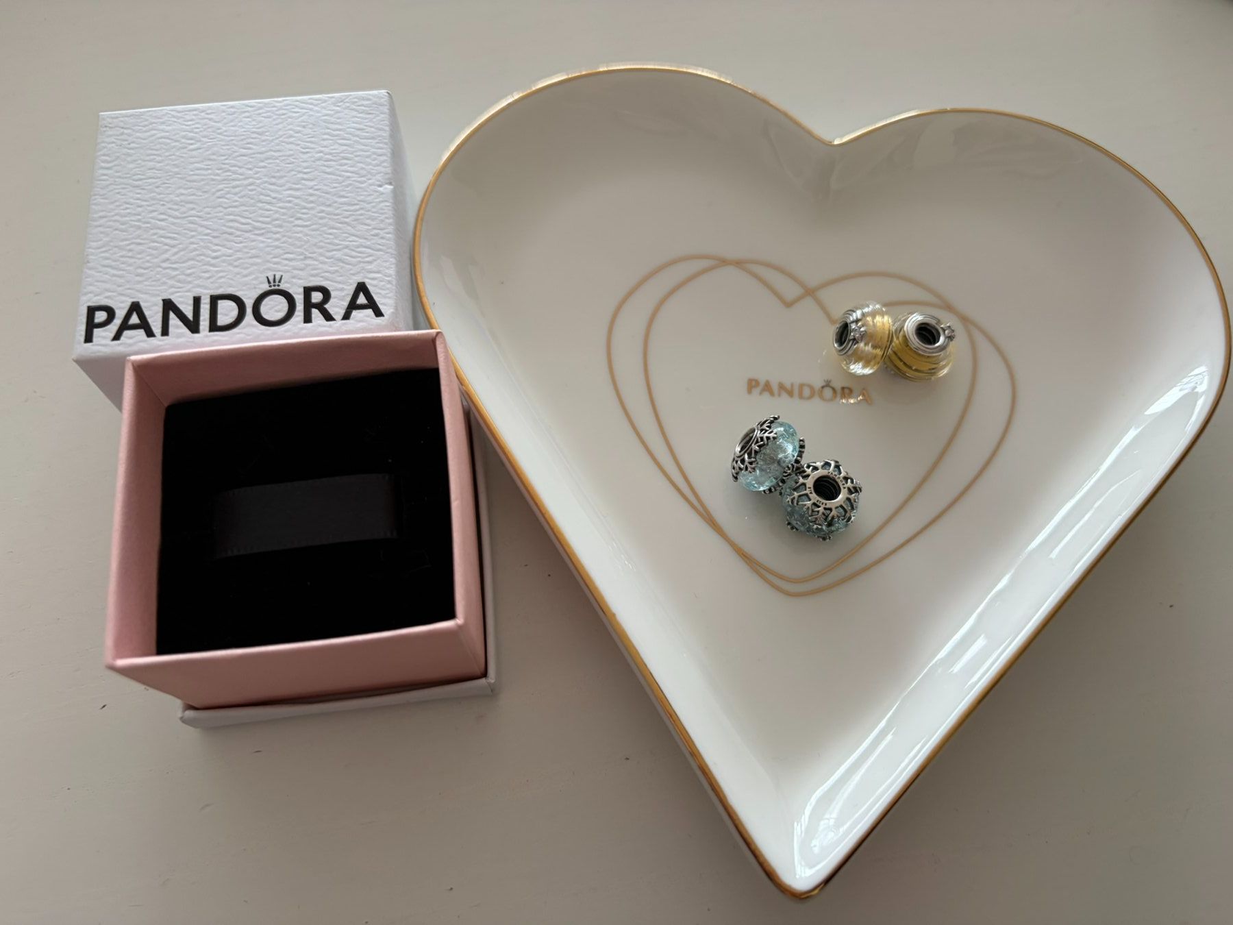 Pandora Ciondoli: Pandora Charms - Murano Blau und Gelb – Nuovo (secondo la descrizione) da Othmarsingen venduto da Pandabaerchen