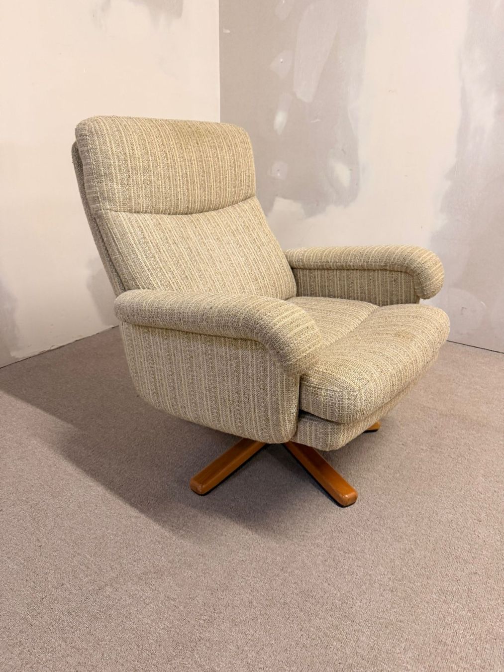 Poltrone: Dänischer Mid Century Sessel mit Strukturstoffbezug, retro – Usato da Rickenbach ZH venduto da Insider-Boerse