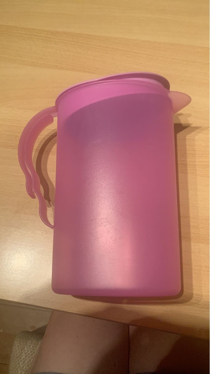Tupperware Carafes: Tupperware Krug pink Kunststoff gebraucht – D'occasion à Laufen par Nivo33