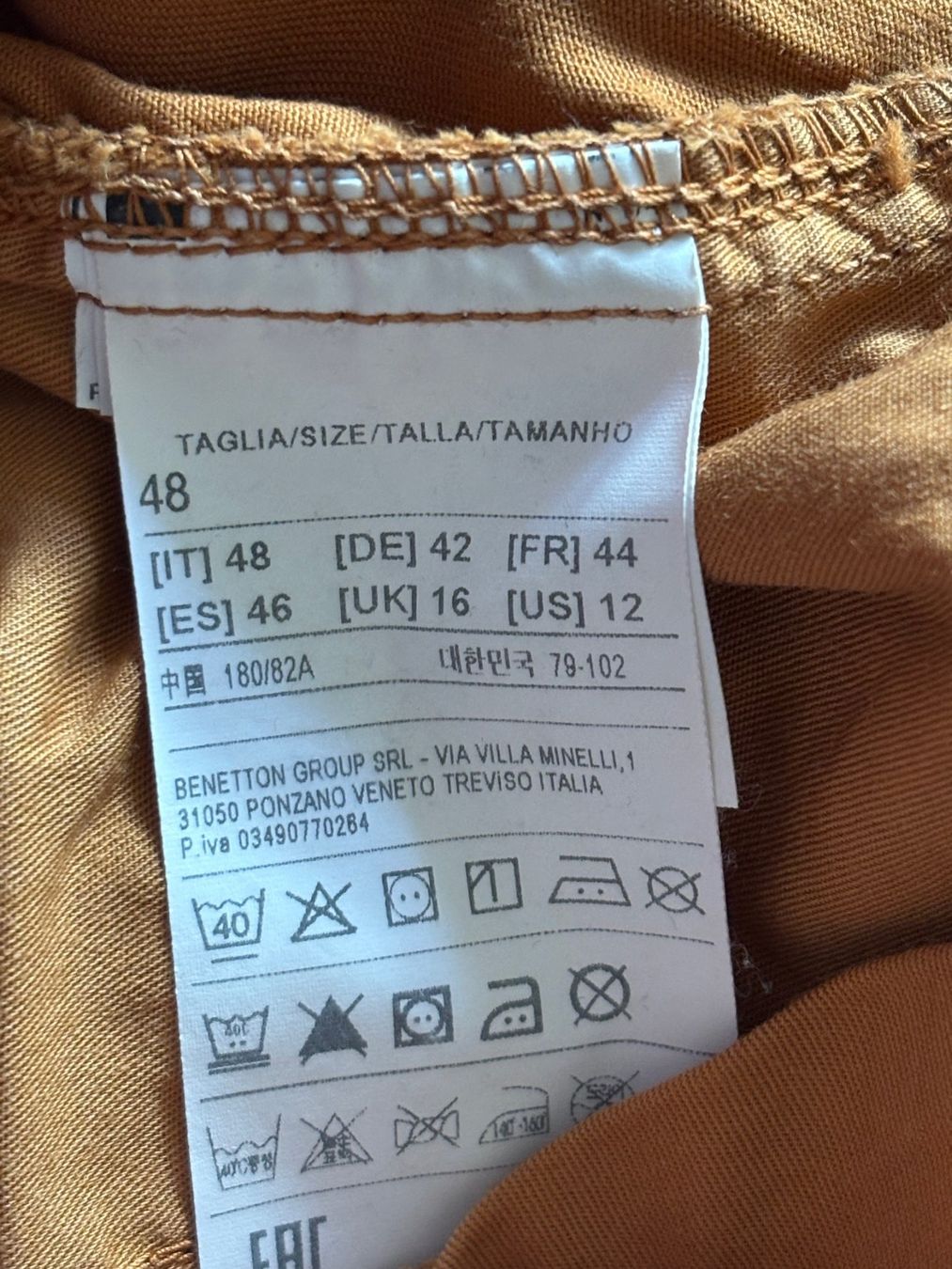 Benetton Pantaloni: Pantalon en coton couleur ocre, taille 42 – Usato da Grand-Lancy venduto da hip_2rbd 3