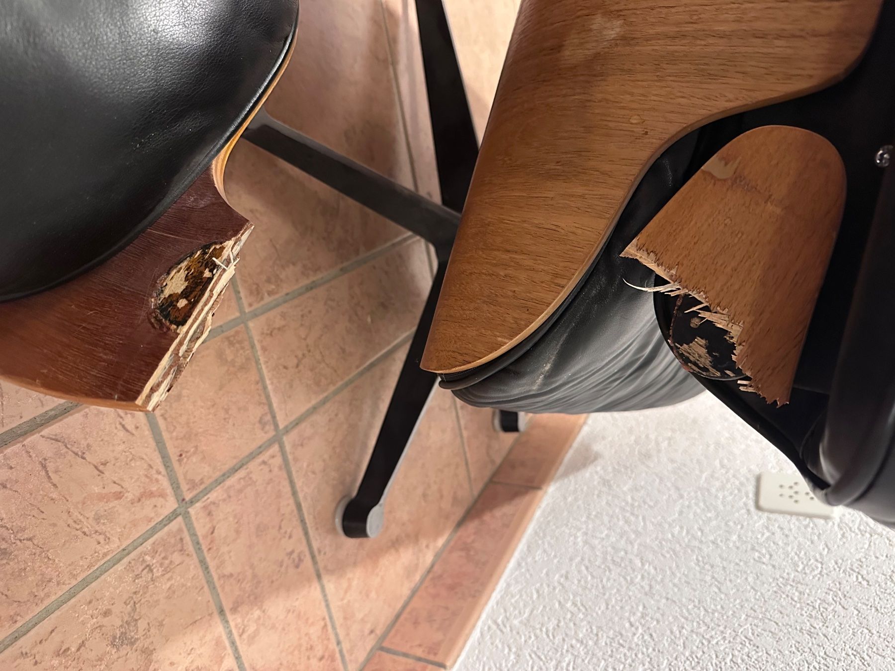 Eames Poltrone: Eames Lounge Chair – Difettoso da Allschwil venduto da Pi_Nuts 2