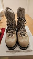 New Chloé Nikie ankle boots in beige. S39